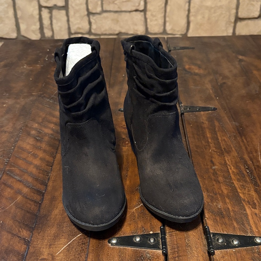 Arizona Jean Company Black Ankle Booties